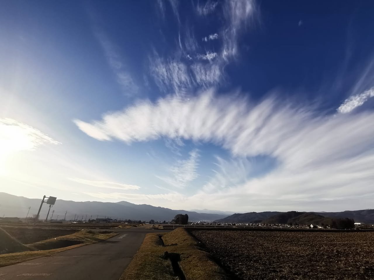 振り返った空に広がる雲 振り返った空に広がる雲