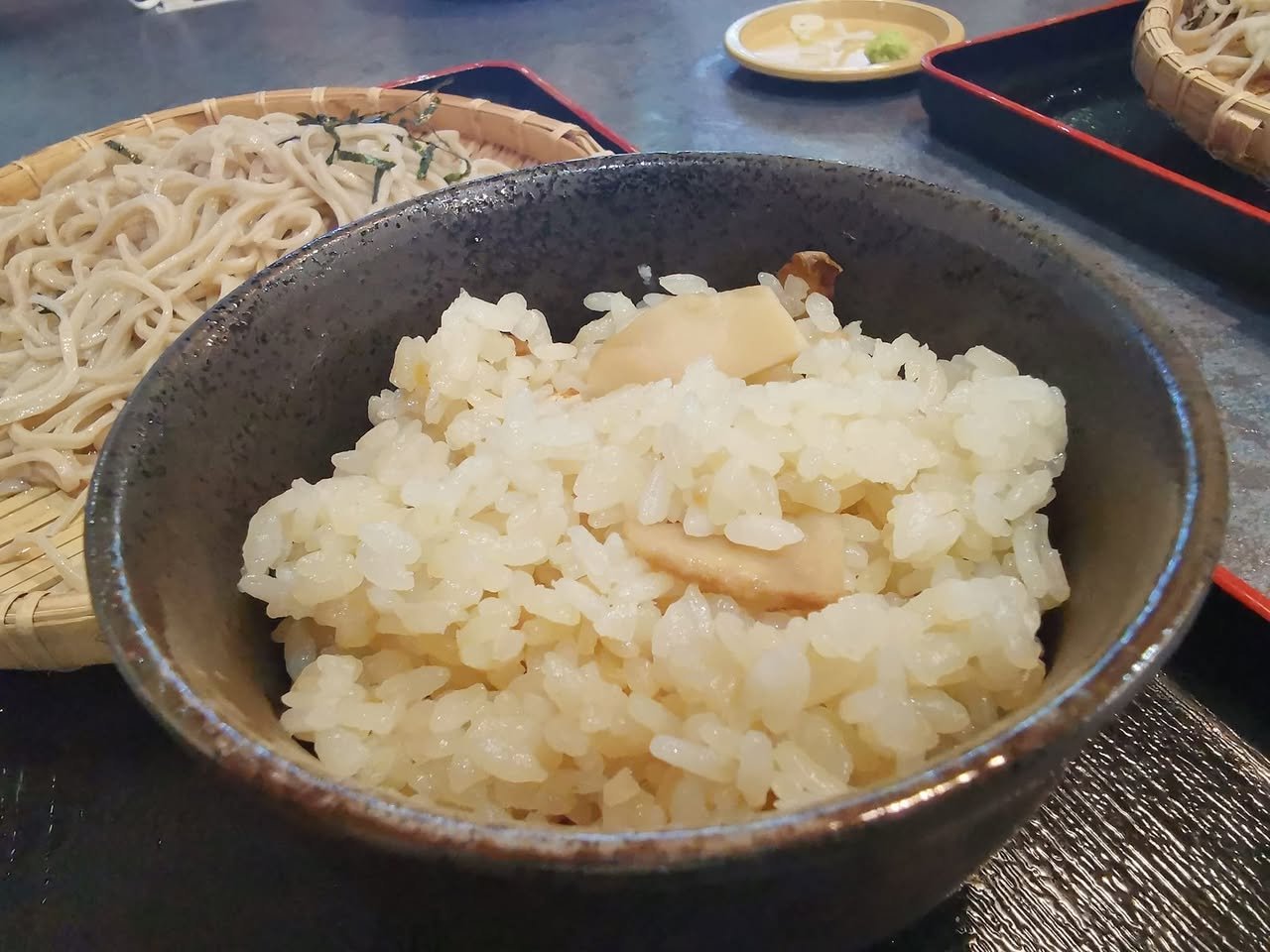 松茸ご飯とお蕎麦