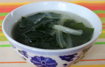 白菜とわかめの中華スープ