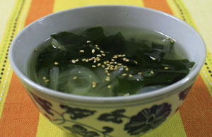 わかめとたまねぎの中華スープ
