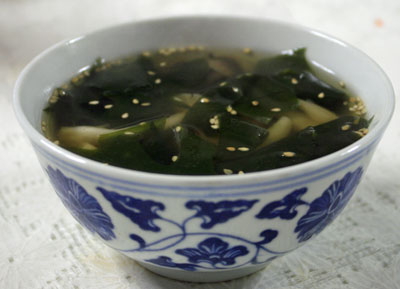 しめじとわかめの中華スープ