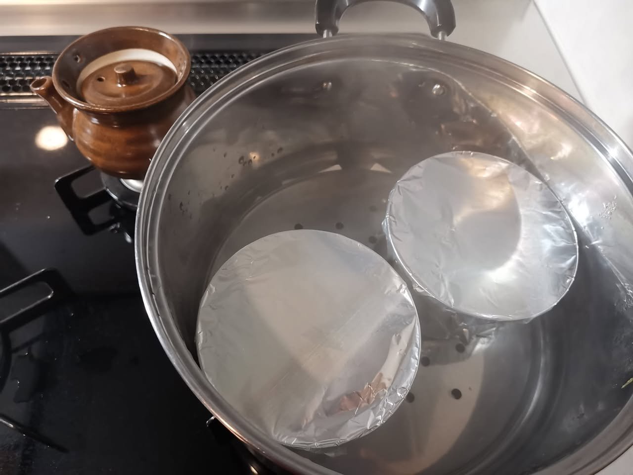 蒸し器に入れた茶碗蒸し