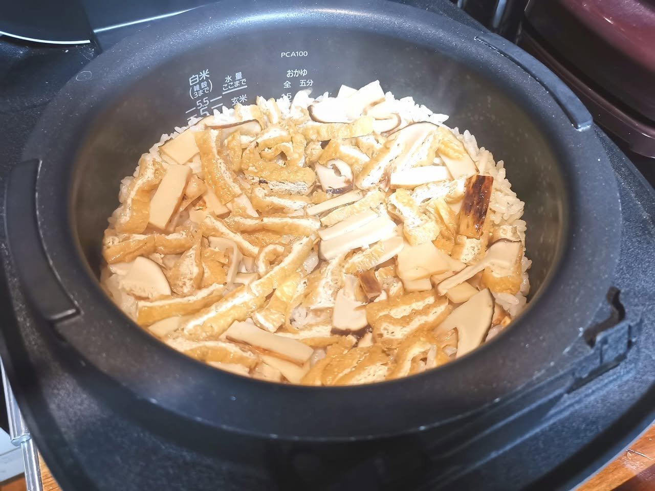 大きな松茸の炊き込みご飯
