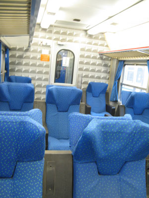 ニースからジェノバまで普通列車の車内