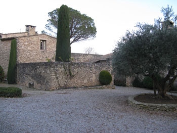 Le Mas Des Herbes Blanchesのエントランス