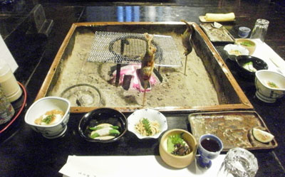 新明館の囲炉裏端