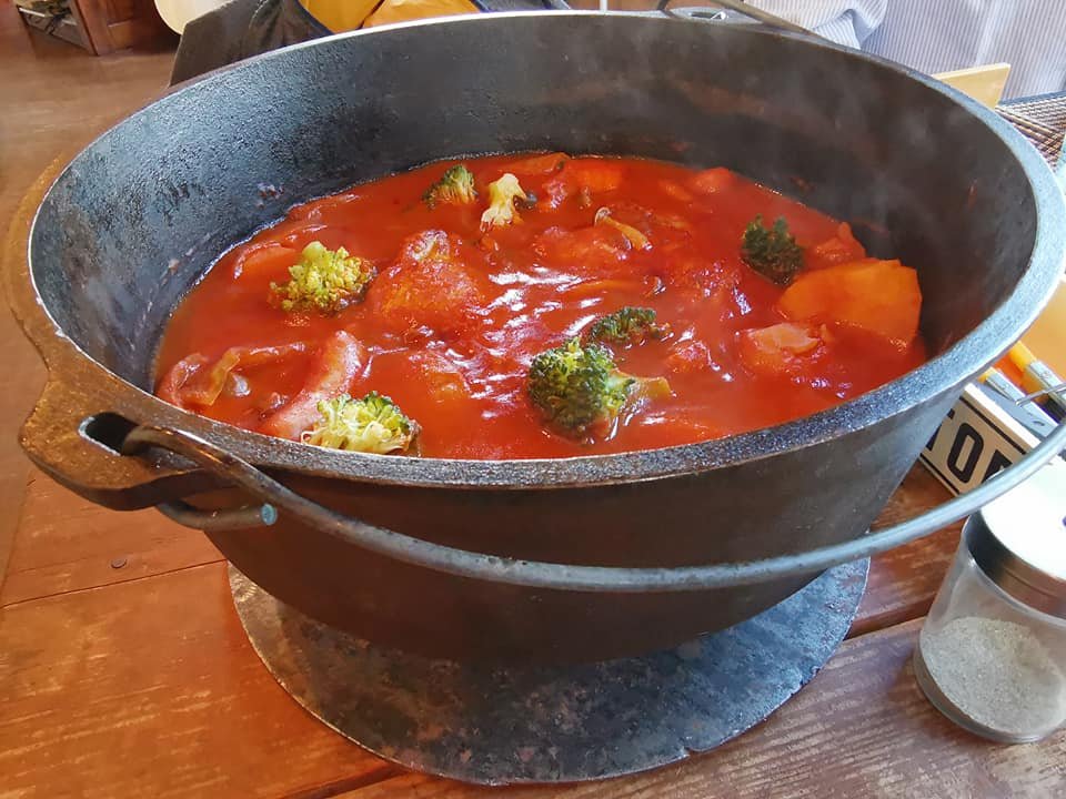 ダッチオーブンのトマト煮