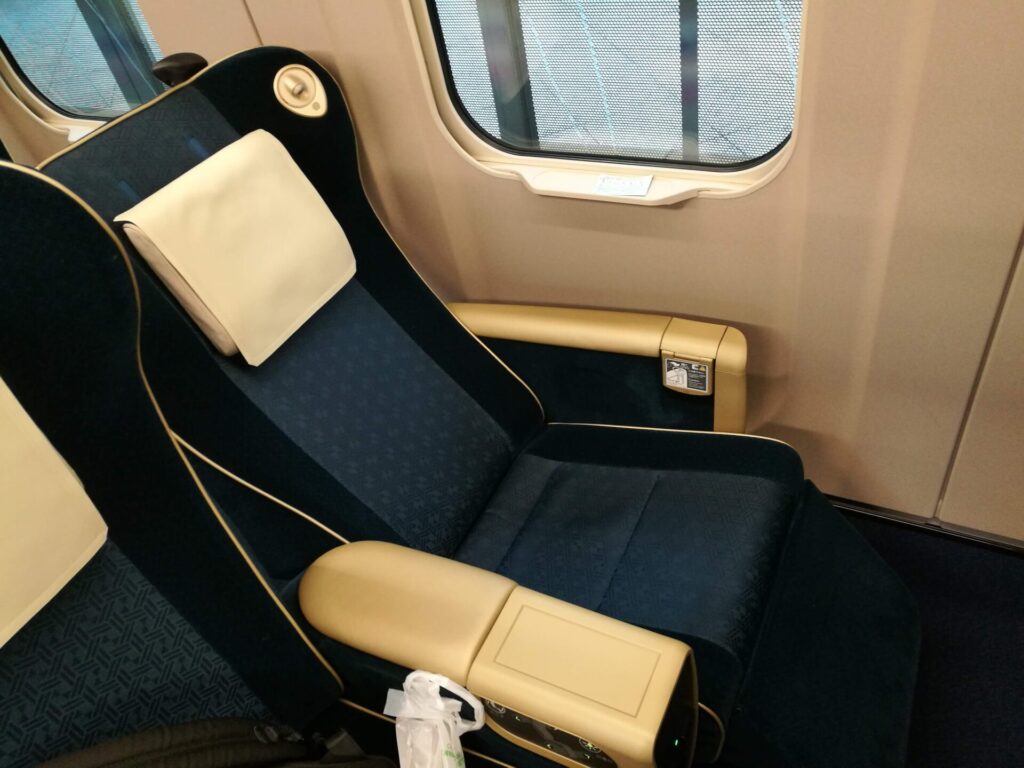 E-715系グリーのシートリクライニング