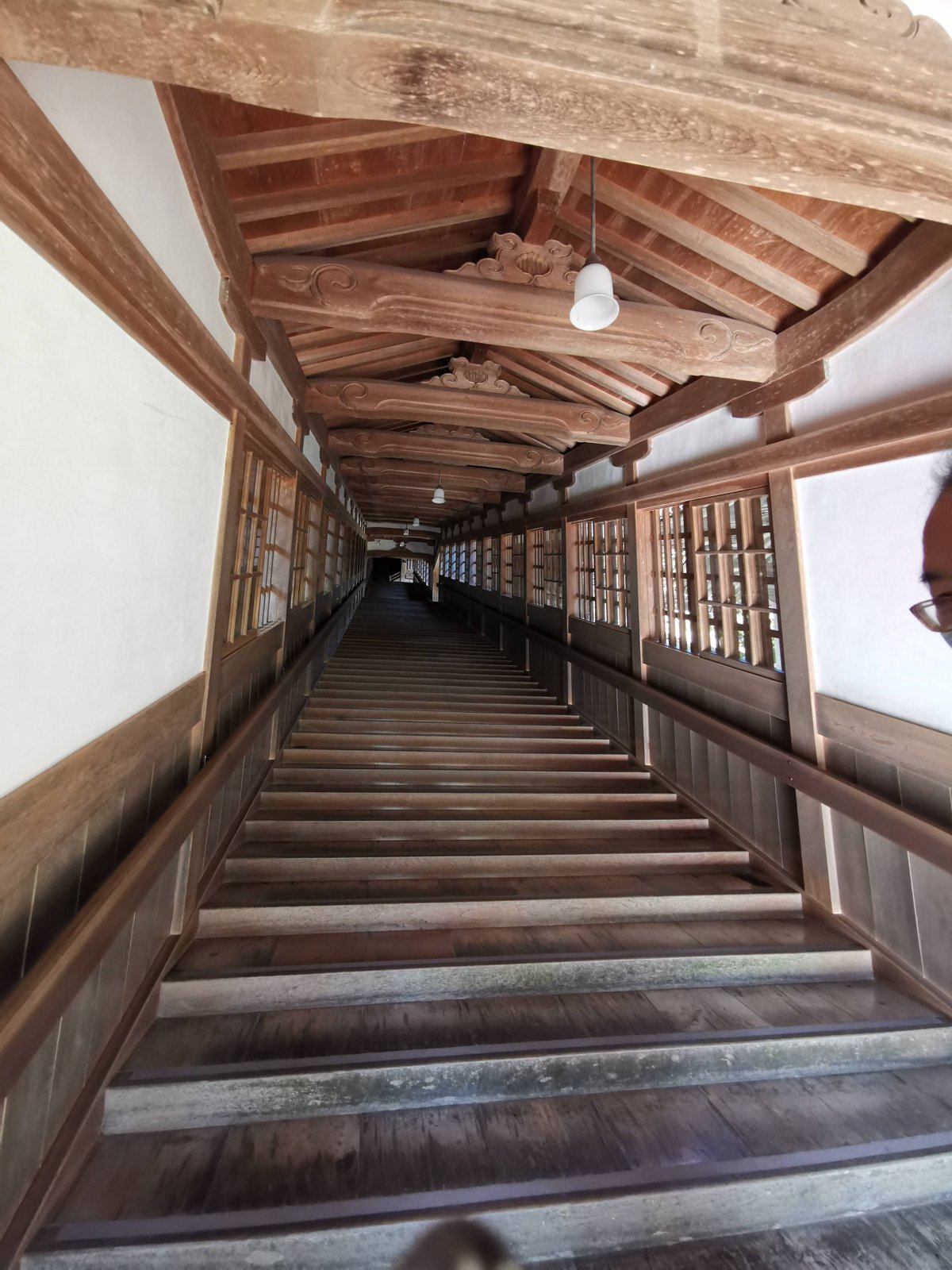 回廊の階段