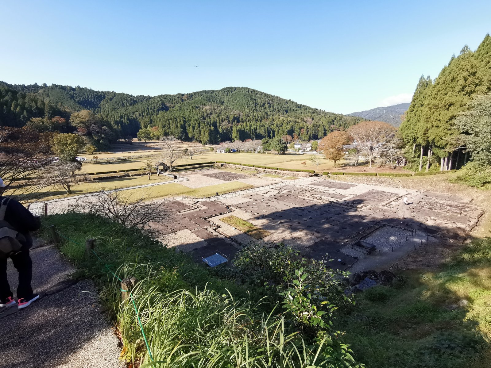 谷に広がる遺跡