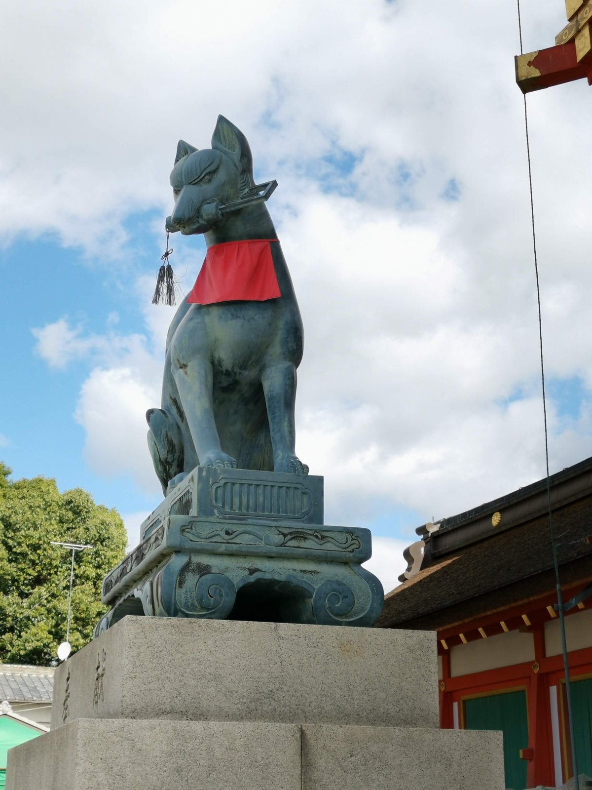 狐の像