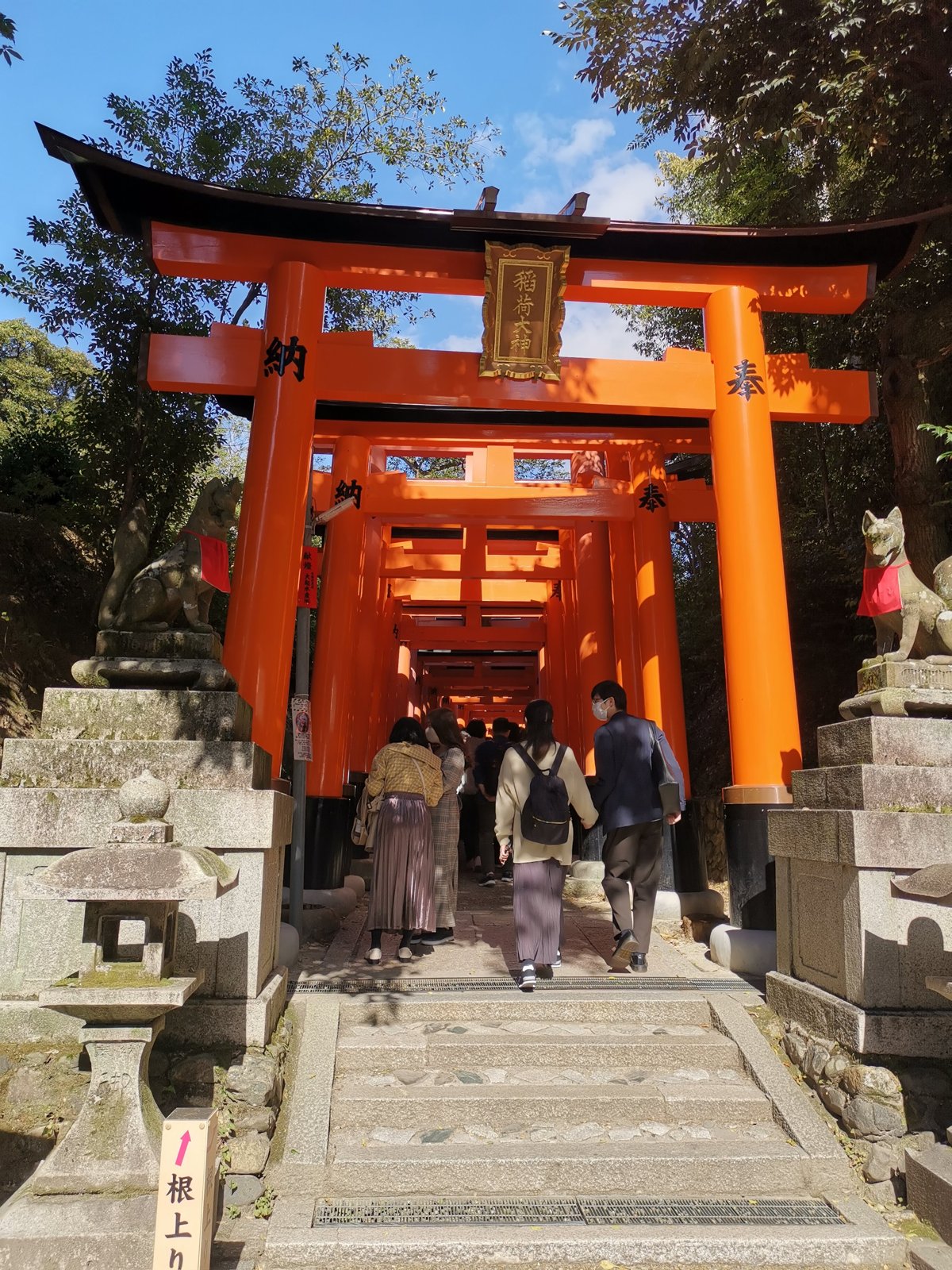 鳥居の続く参道