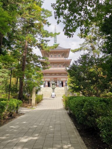 善光寺忠霊殿三重塔