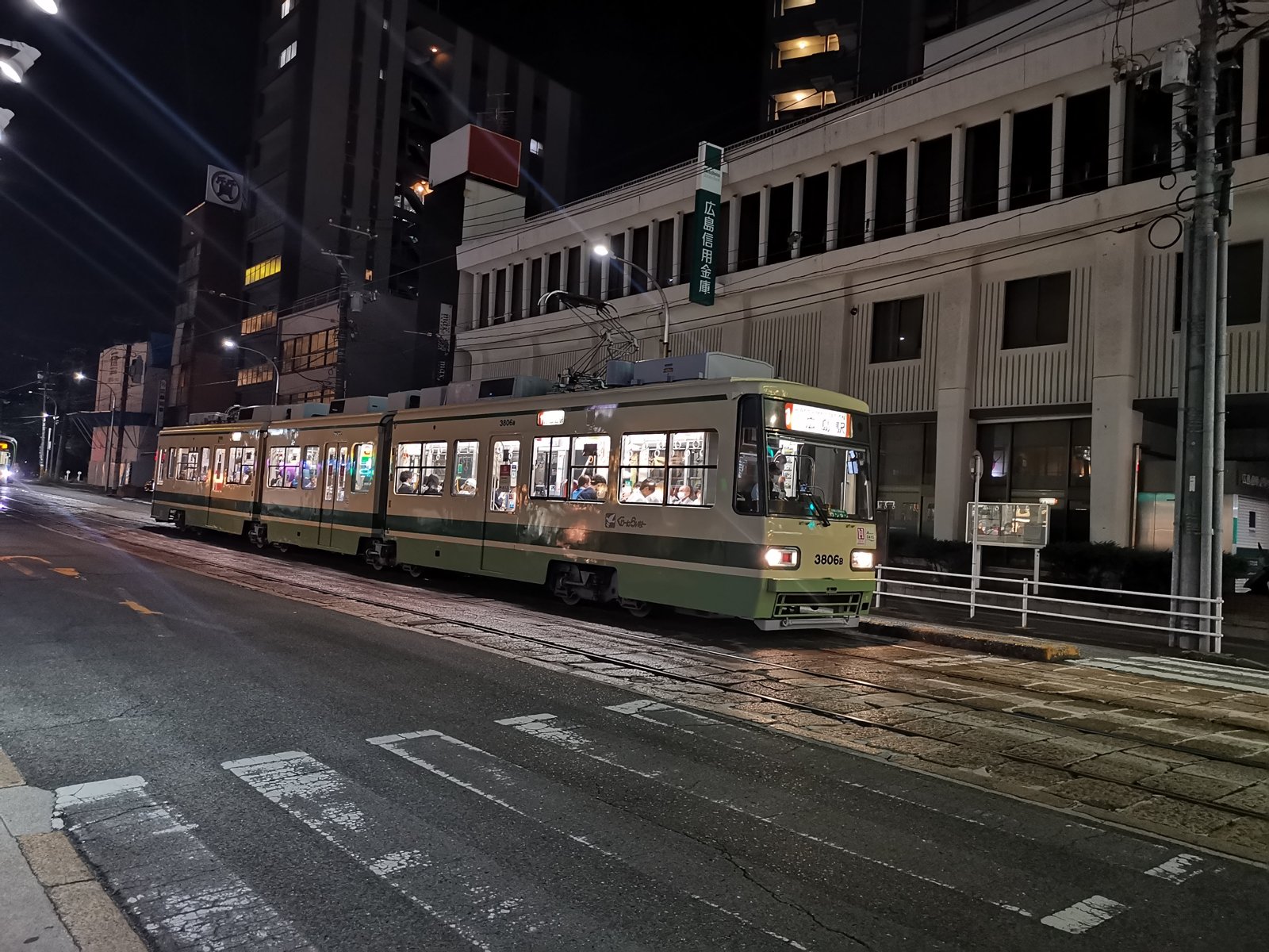 夜の路面電車