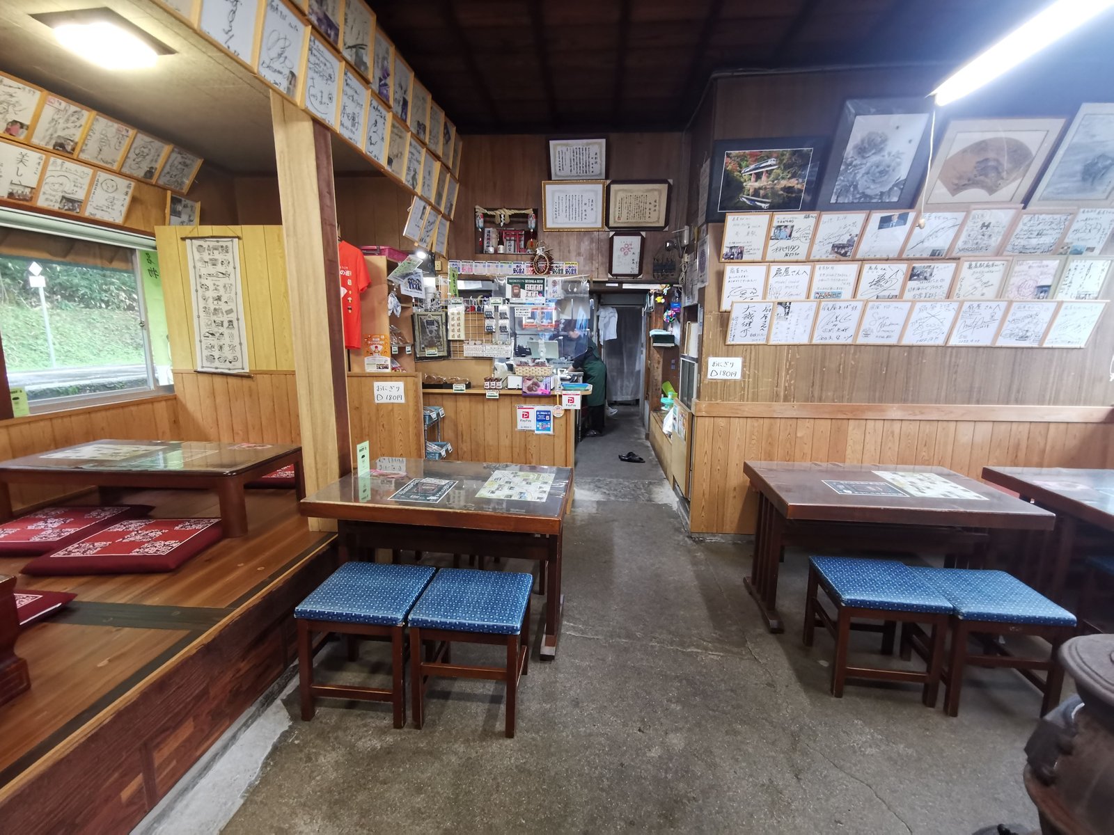 駅舎の中