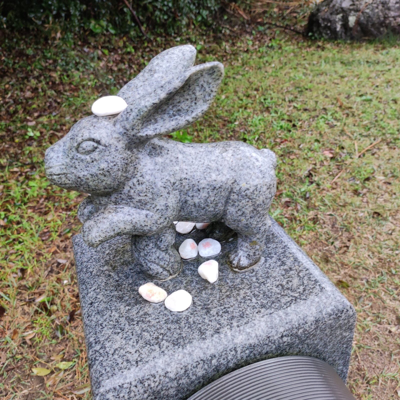 白うさぎの像