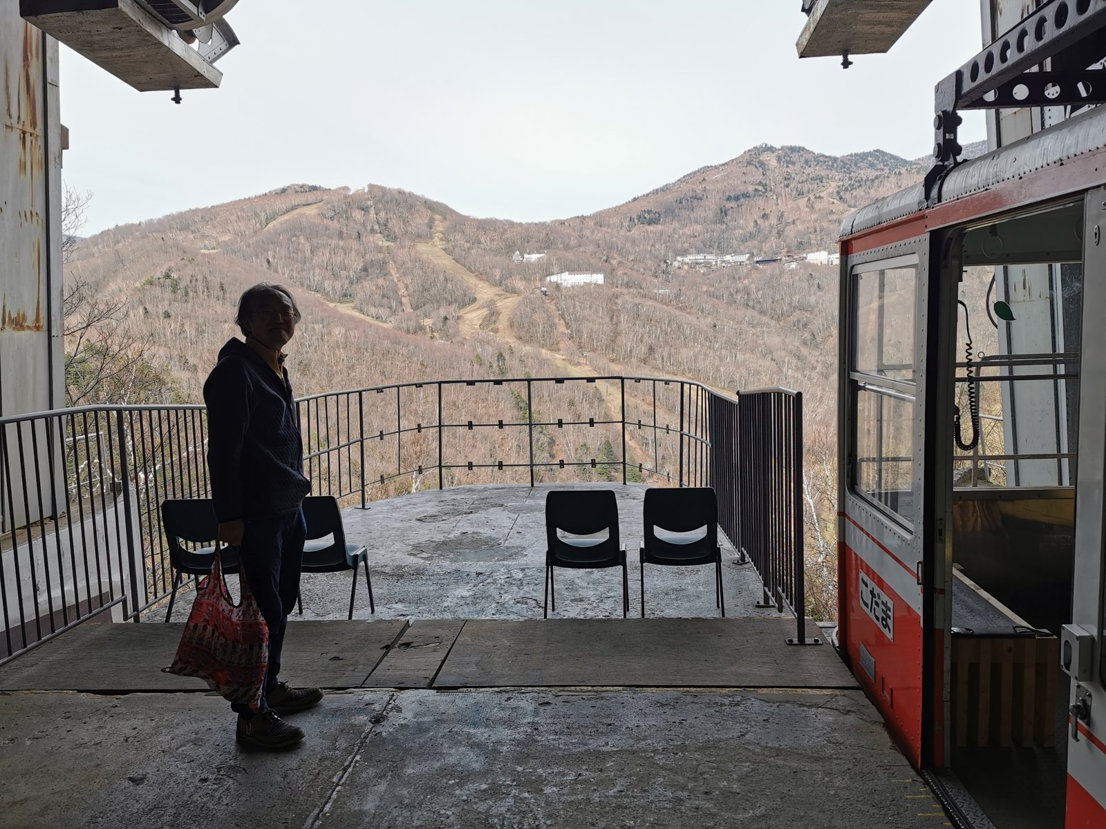 ゴンドラの乗り場から見た山 ゴンドラの乗り場から見た山