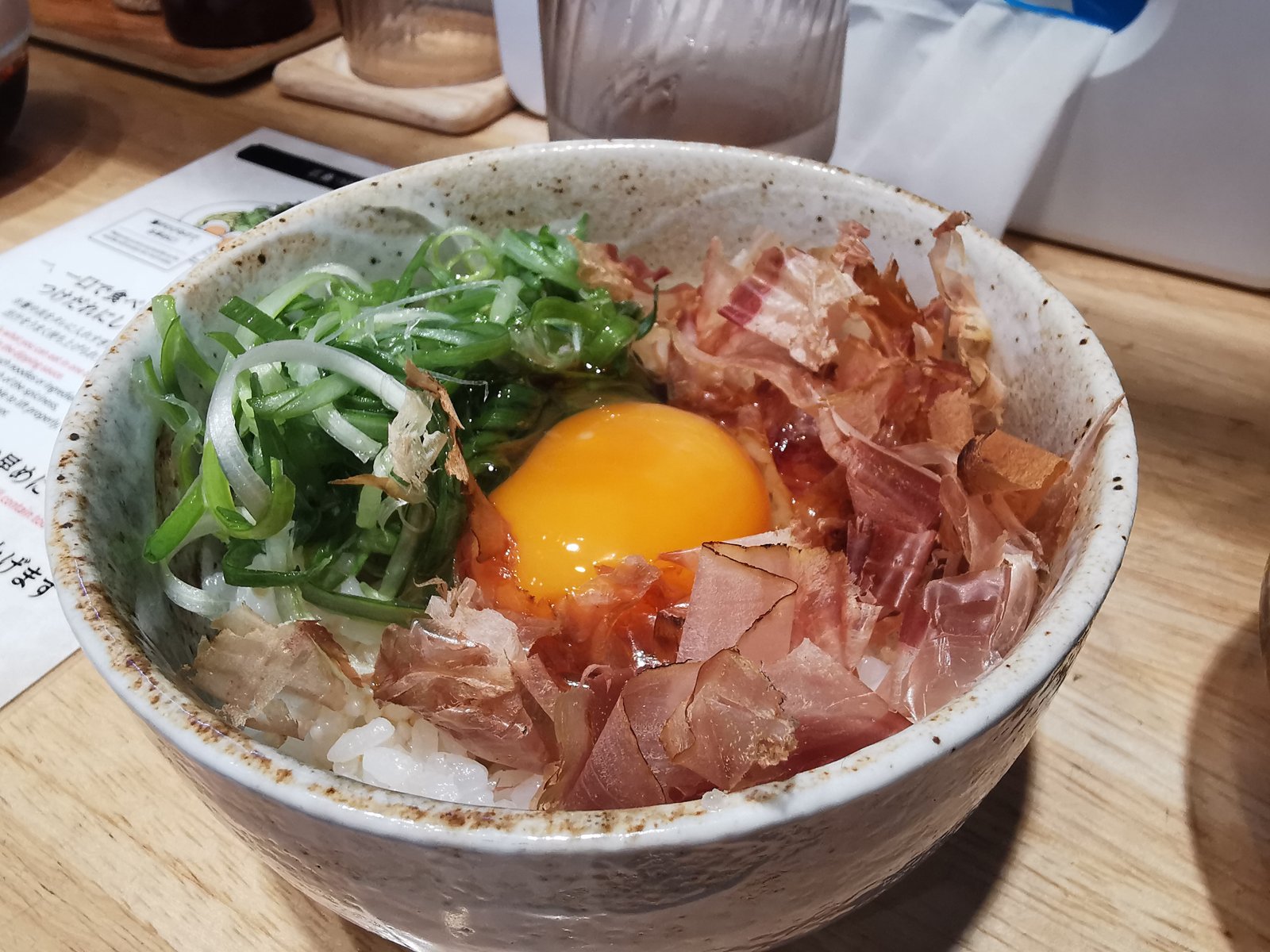 卵をのせたどんぶり