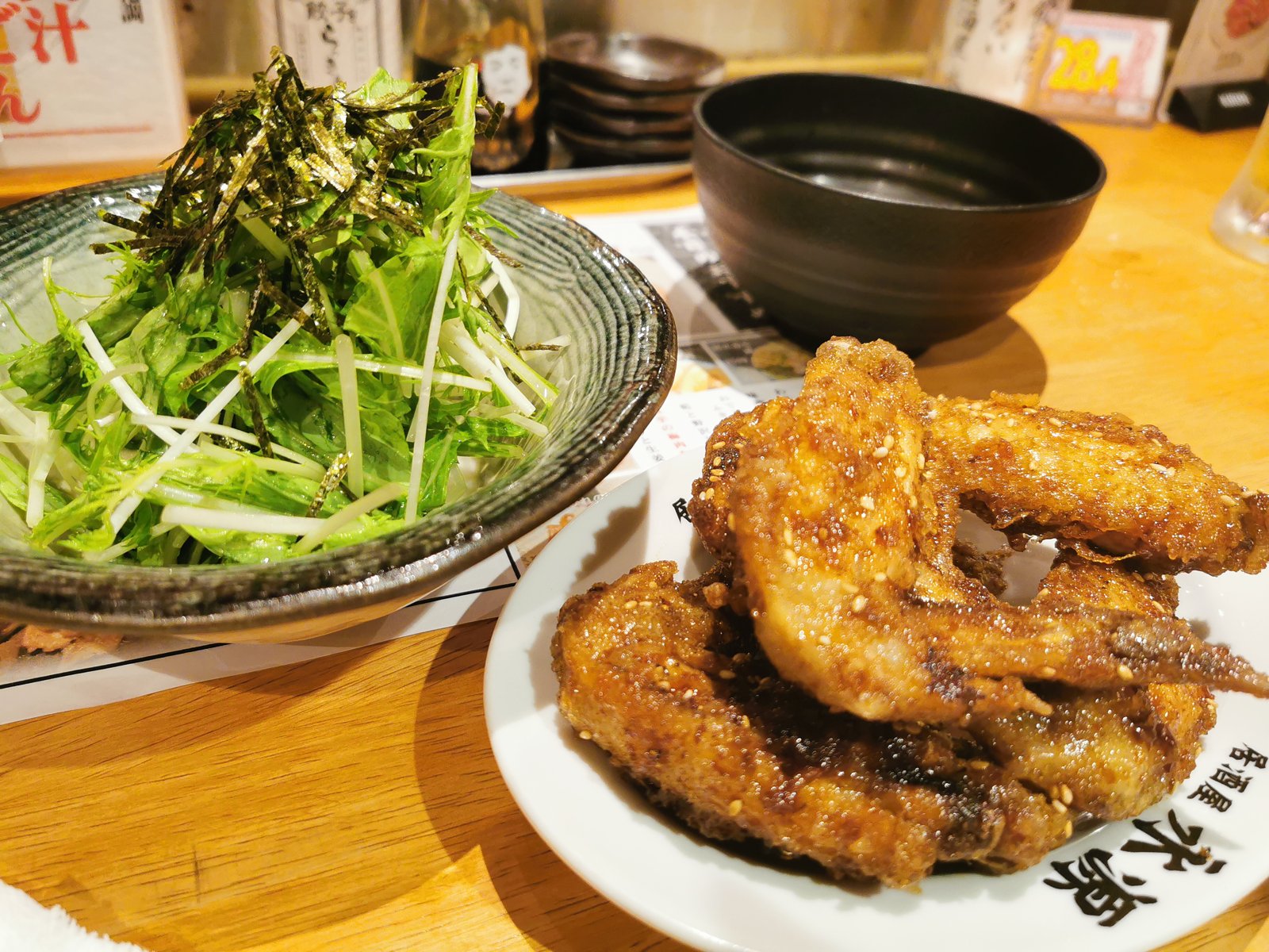 永源の手羽先とサラダ