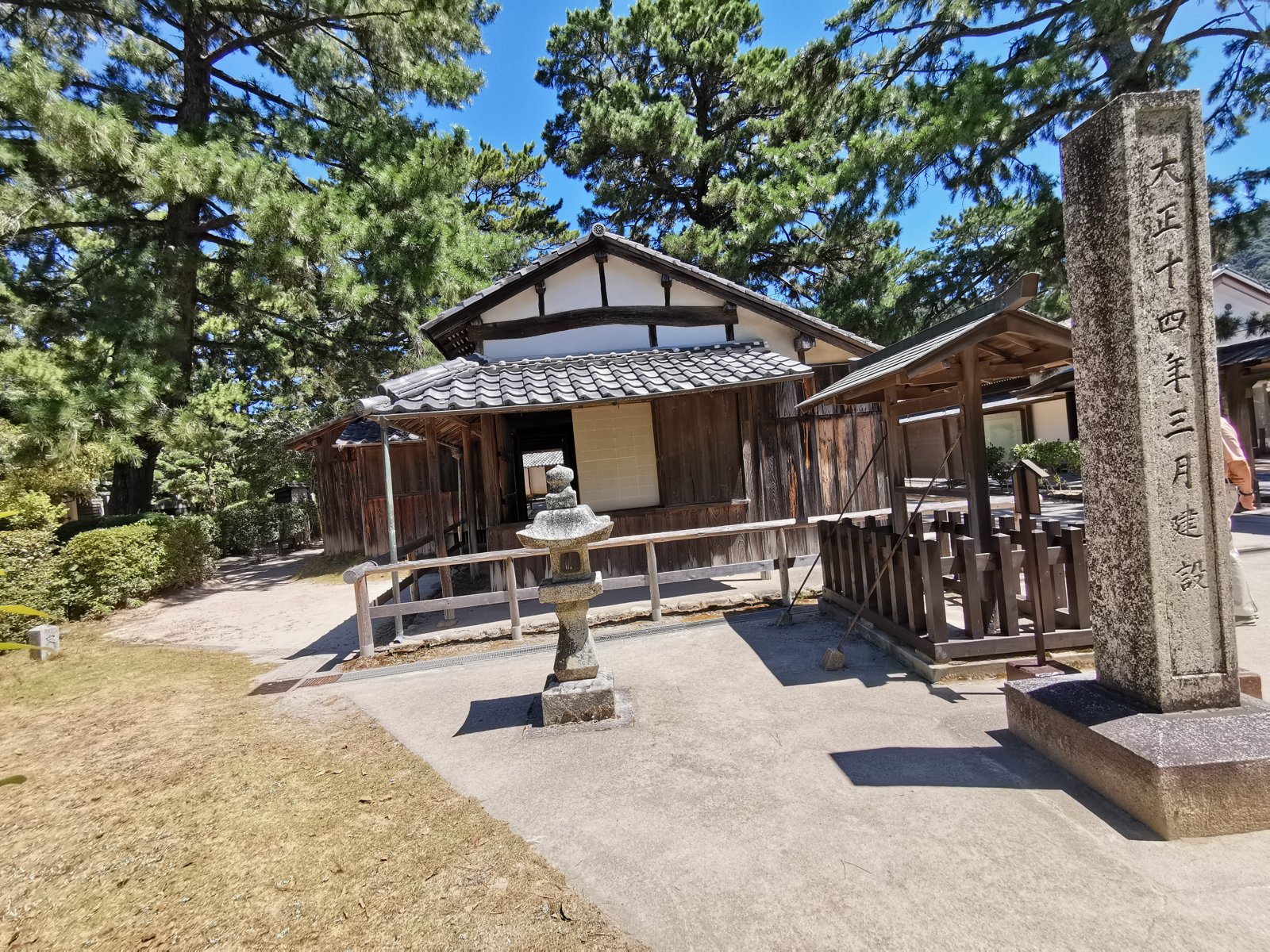 松陰神社の境内