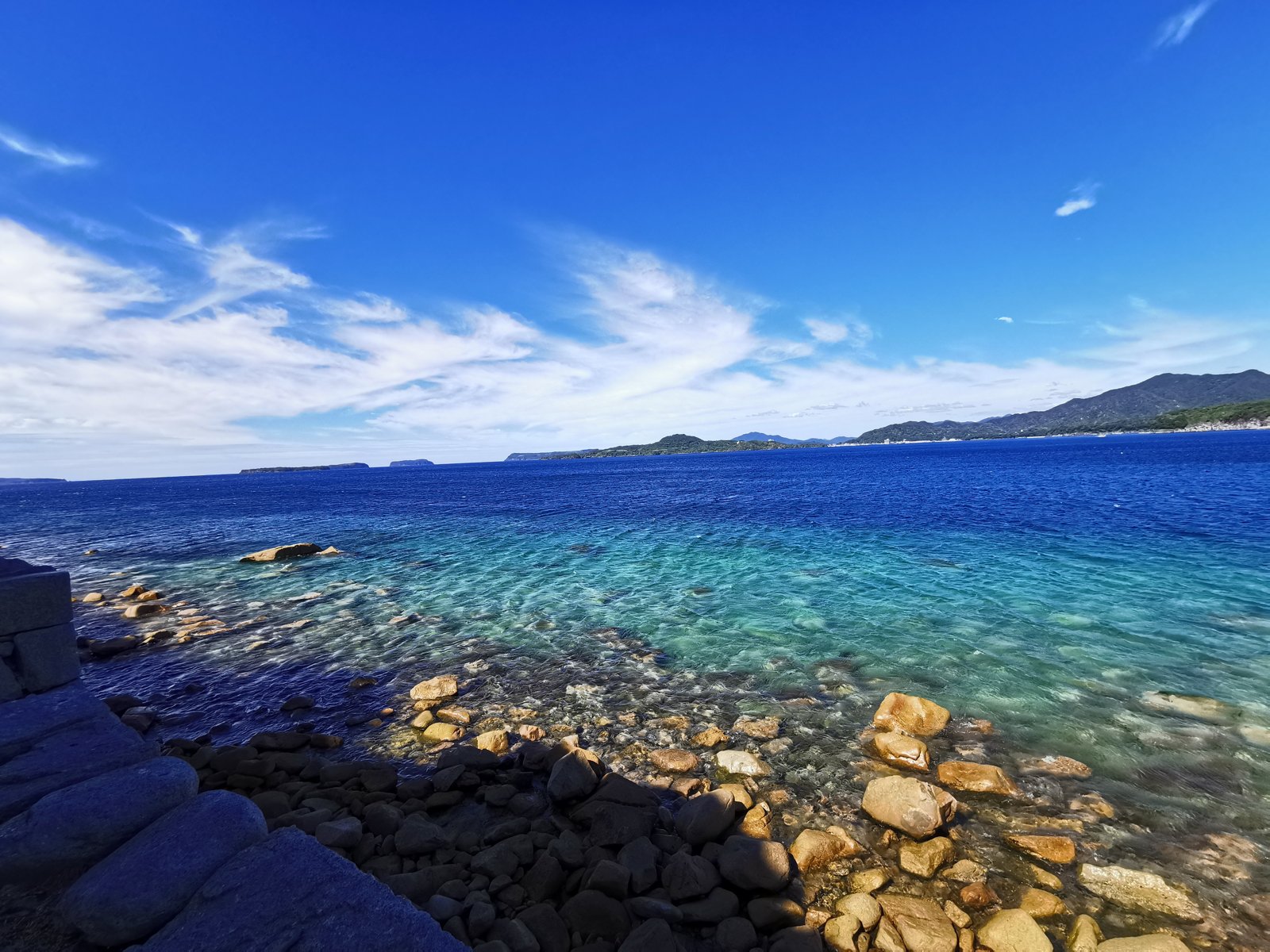 透きとおった海